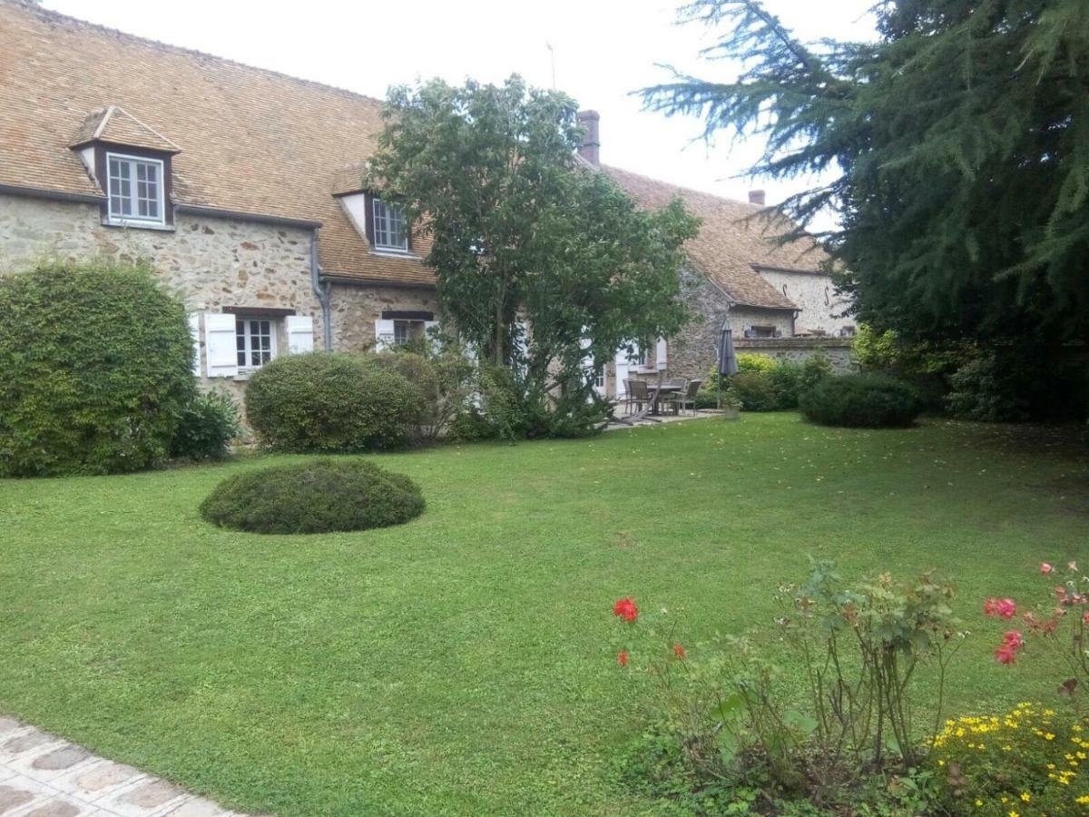 Domaine Des Trois Chateaux Moisenay Exterior foto